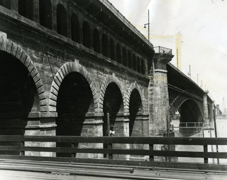 Eads Bridge Rails Restoration Sought, 1940