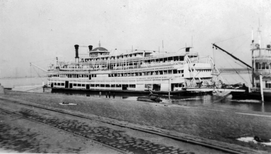 Capitol being dismantled at Saint Louis, Missouri, 1940