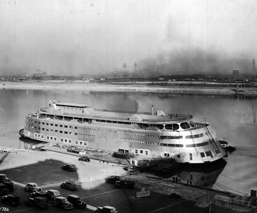 Admiral under construction just north of Eads Bridge in St. Louis.