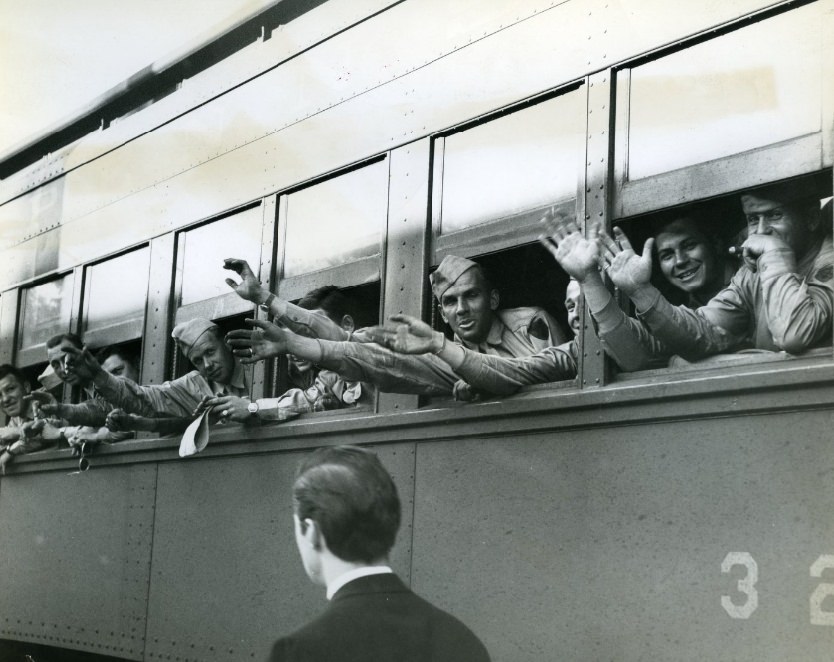 Members of the first full unit to return from Europe, arrived last night at Jefferson Barracks, 1940