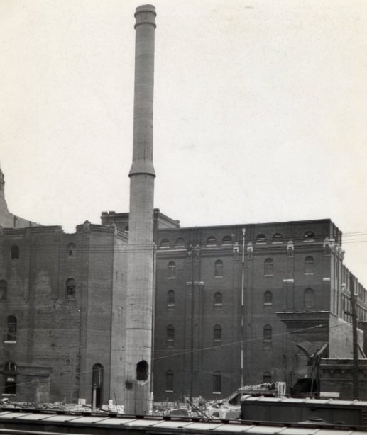 Demolition of the Wainwright Brewery building on 10th and Gratiot street, 1940