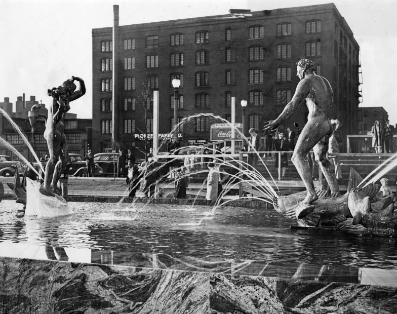 The Milles Fountain with statuary seen in the Plaza area in 1940.