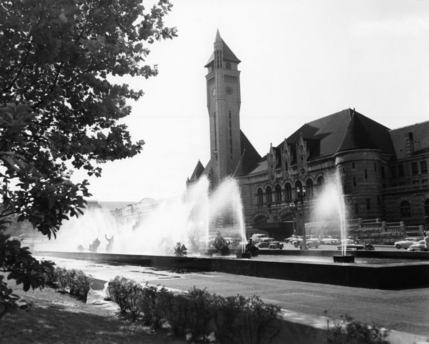 Aloe Plaza and Union Station, 1955