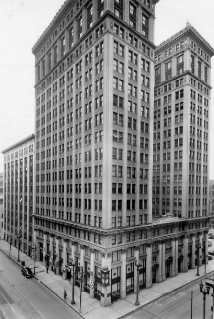 Boatmen's Bank building on Broadway between Locust and Olive streets will be controlled by Superior Construction Company upon completion of a stock transfer now under way, 1950