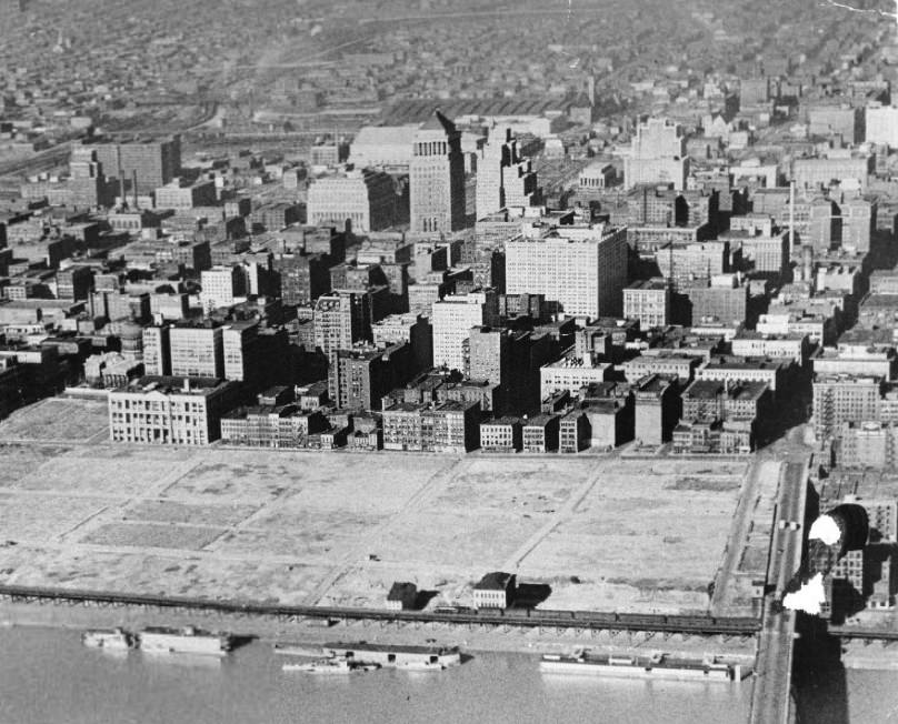 Riverfront Old Pix Arch Contruction, 1951