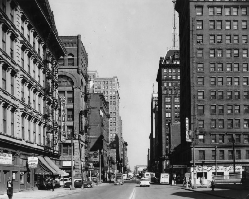 Broadway street. Looking north from Chestnut, 1959