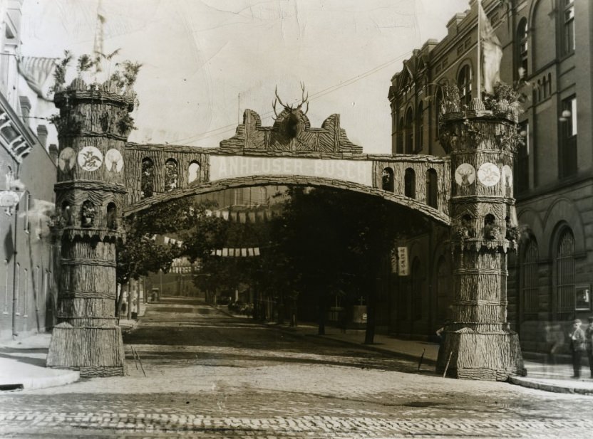 Anheuser-Busch Brewery - Elks Clebratory Arch, 1964