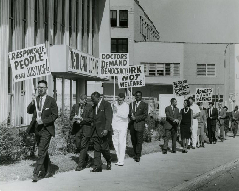 Peaceful Picketing At The Jefferson Bank and Trust Company, 1960