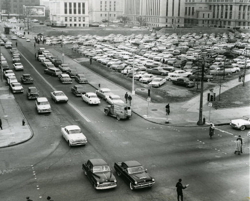 Traffic jam at 12th and Clark, showing line of cars trying to get on City Hall parking lot, 1960