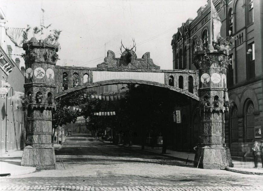 Anheuser-Busch Brewery - Celebratory Arch, St. Louis, 1960