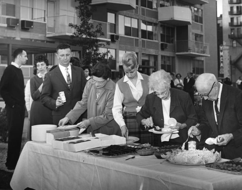 Plaza Apartments Picnic, 1960