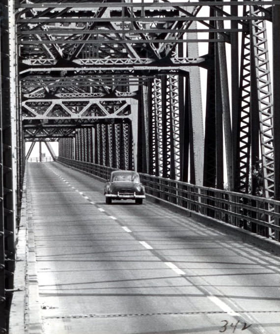 Chain of Rocks Bridge is White Elephant, 1960