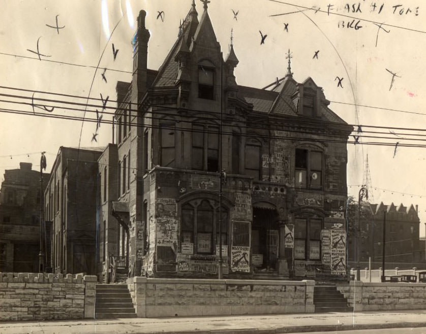 Front view of the old Jefferson Club building, southwest corner of Grand boulevard and Pine street, 1960