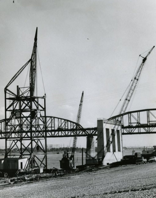 Poplar Street Bridge Attraction, 1960