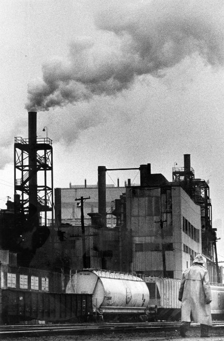 The NL Industries titanium plant, at the River Des Peres and the Mississippi, 1977