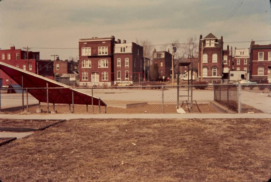 Fremont Park, towards Lynch St., looking north (formerly Pontiac Central Park), 1977