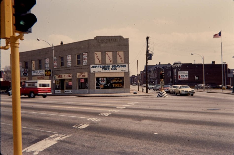 Jefferson & Gravois Aves. Bank, 1977