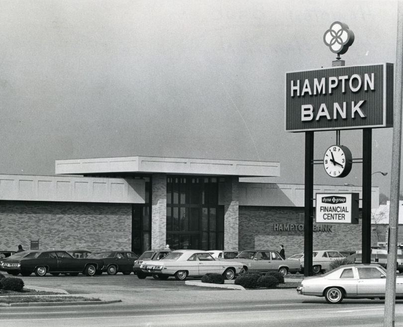 Black and white photo of Hampton Bank in St. Louis, 1977