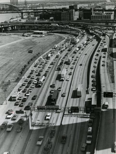 Downtown traffic approaching Poplar Street Bridge and I-55 traffic and traffic exiting from bridge, 1977