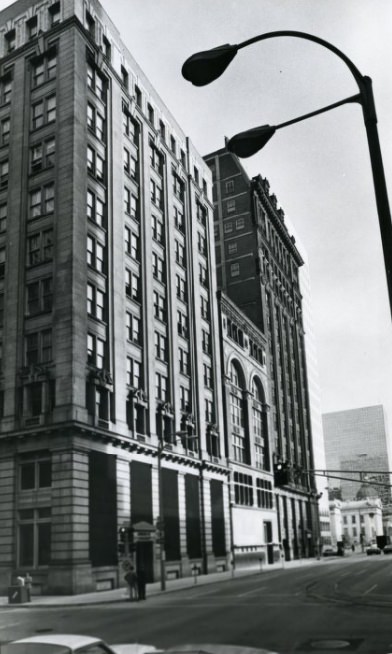 Building at N. Broadway between Olive and Pine Streets, 1977