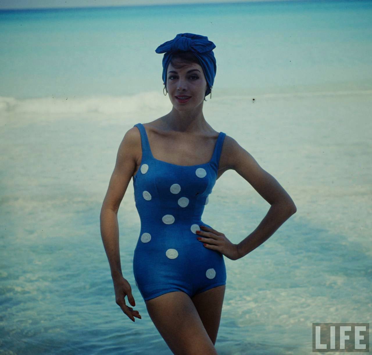 Bathing Beauties of 1950s Cuba: A Stunning Collection of Swimsuit Models by Gordon Parks