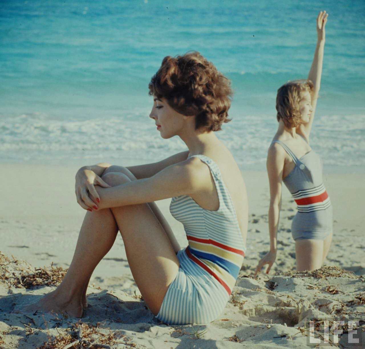 Bathing Beauties of 1950s Cuba: A Stunning Collection of Swimsuit Models by Gordon Parks