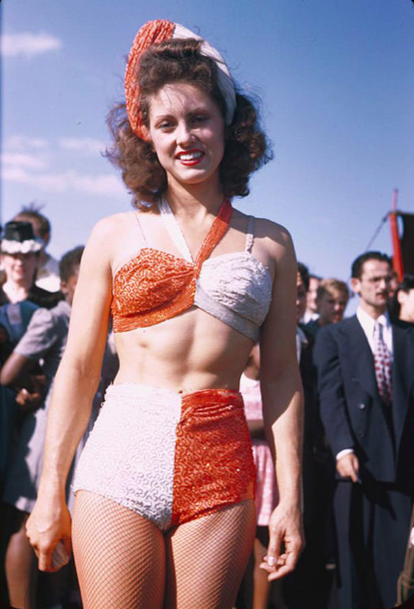 A Look at the Iconic Swimwear Styles of Chicago Women in the 1940s