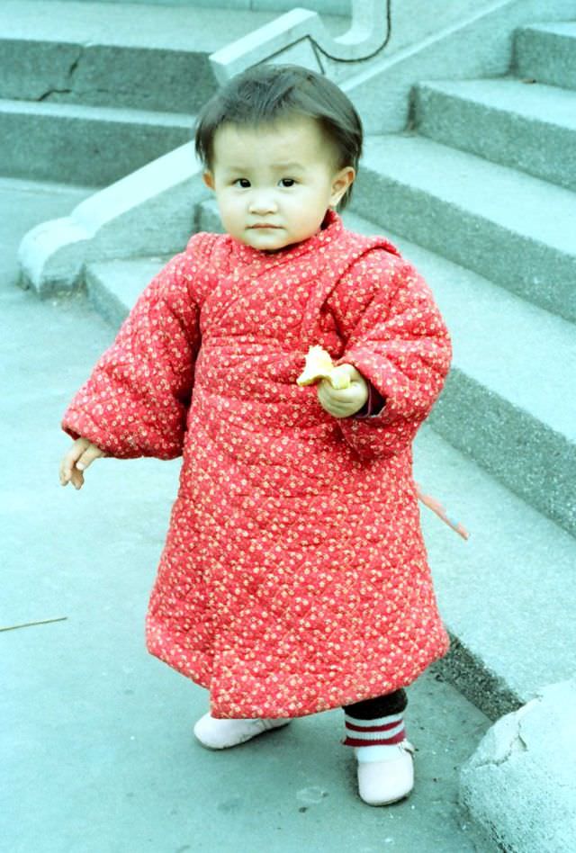 Exploring the Daily Life of 1970s Taipei Through Fascinating Vintage Photos