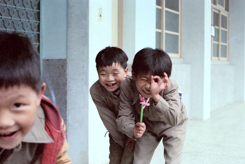 Exploring the Daily Life of 1970s Taipei Through Fascinating Vintage Photos