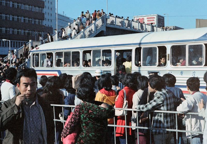 Exploring the Daily Life of 1970s Taipei Through Fascinating Vintage Photos