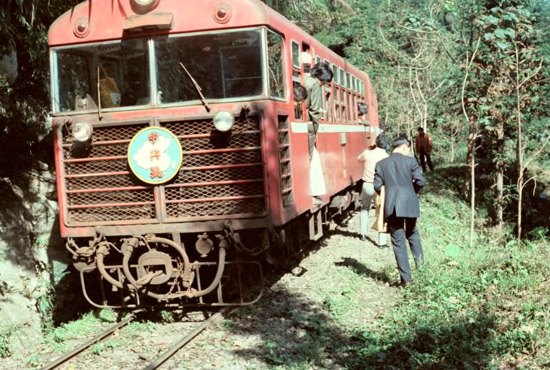 Exploring the Daily Life of 1970s Taipei Through Fascinating Vintage Photos