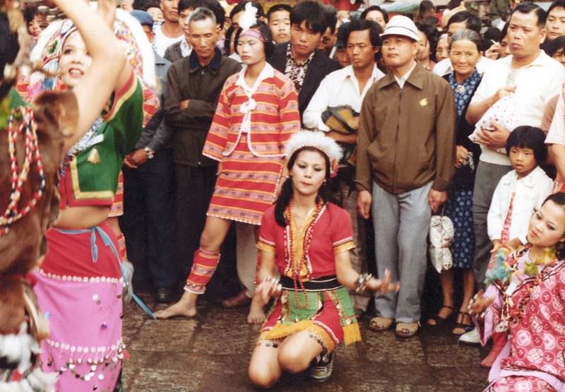 Exploring the Daily Life of 1970s Taipei Through Fascinating Vintage Photos