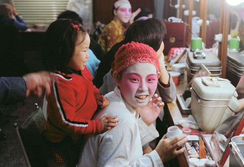 Exploring the Daily Life of 1970s Taipei Through Fascinating Vintage Photos