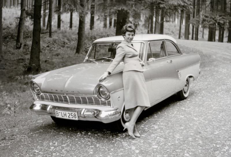 Ford Taunus 17 M De Luxe, gravel road in a forest, West Berlin, 1958