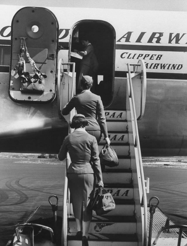 A Peek into the Past: Daily Life at a Texas Stewardess School in 1958