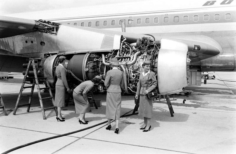 A Peek into the Past: Daily Life at a Texas Stewardess School in 1958