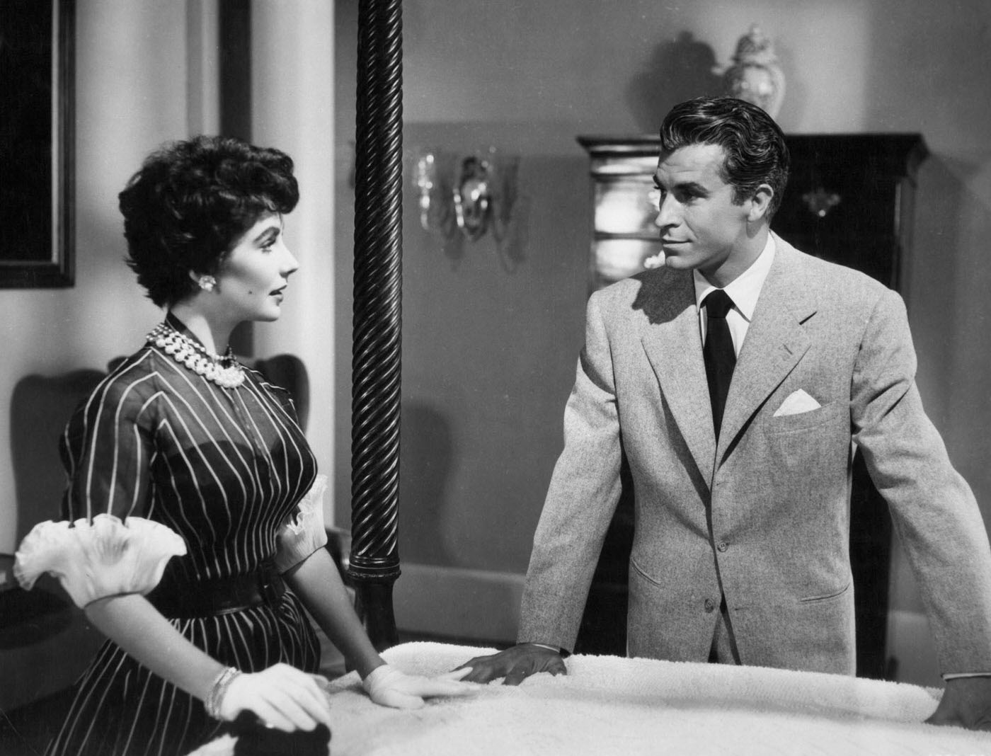Elizabeth Taylor shows Fernando Lamas around the house he's just purchased in a scene from 'Girl Who Had Everything' (1953).
