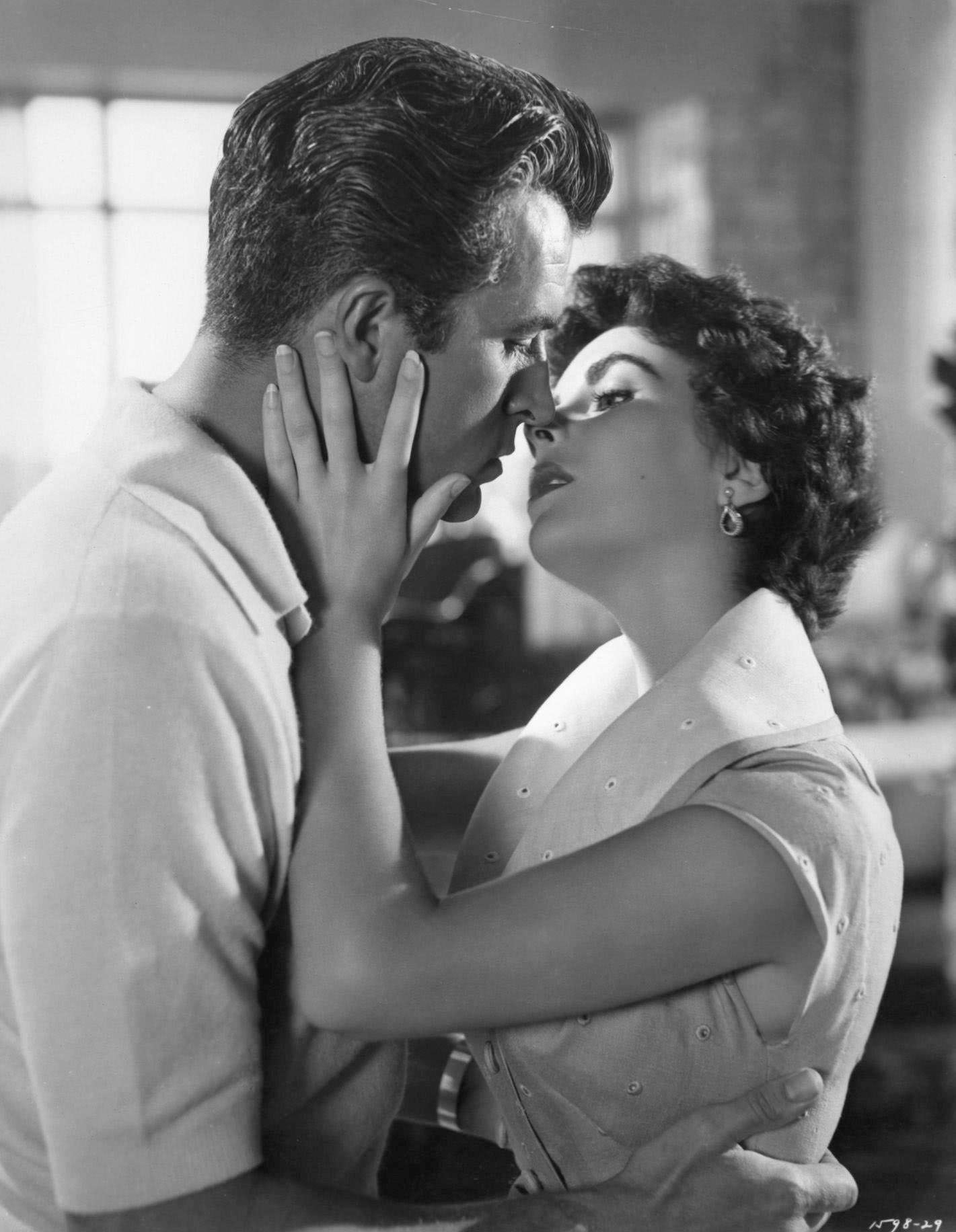 Fernando Lamas and Elizabeth Taylor about to kiss in a scene from 'Girl Who Had Everything' (1953).