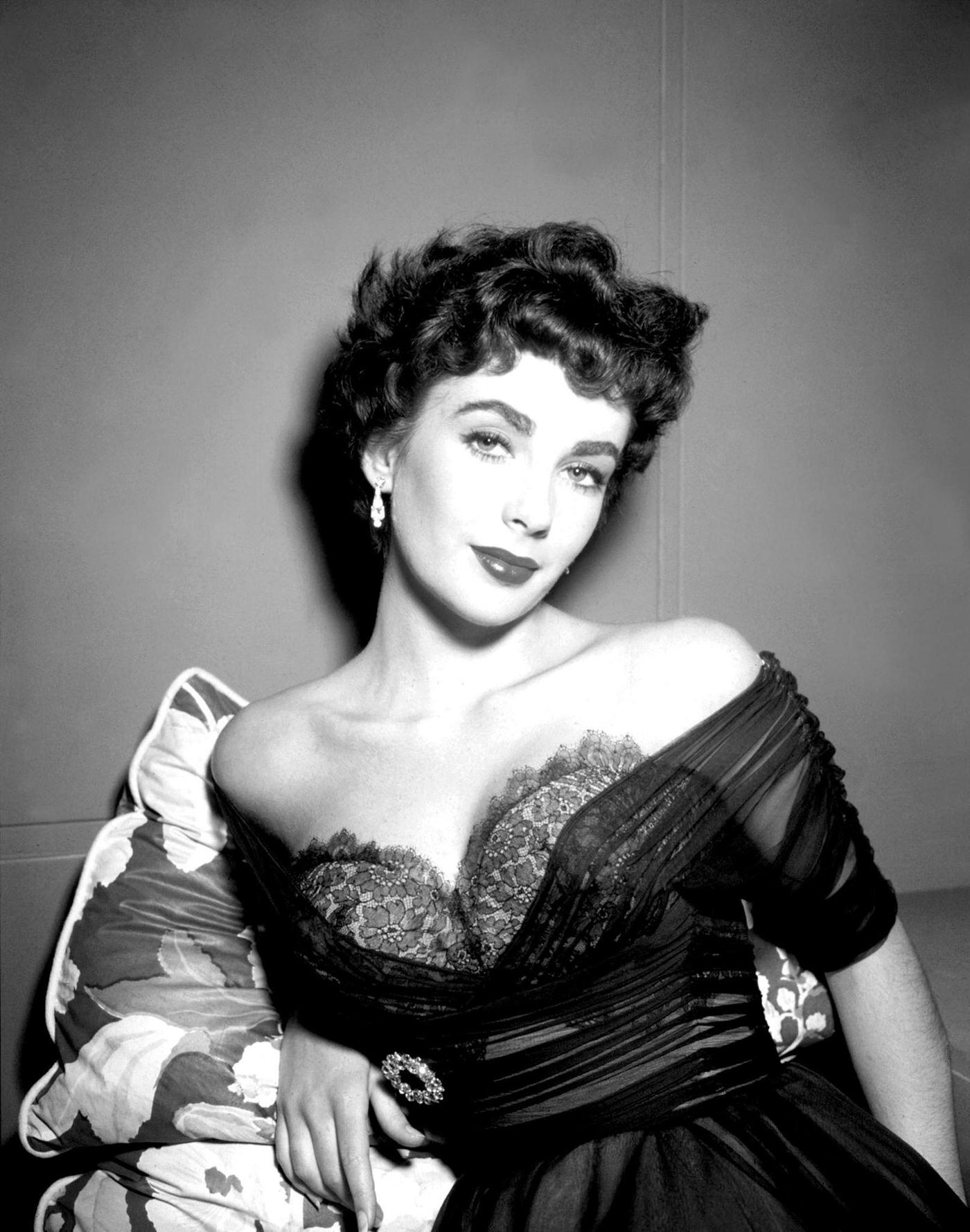Actress Elizabeth Taylor in a scene from the movie "The Girl Who Had Everything".