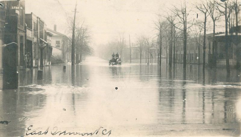 Flooded street, Massillon, Ohio, 1913