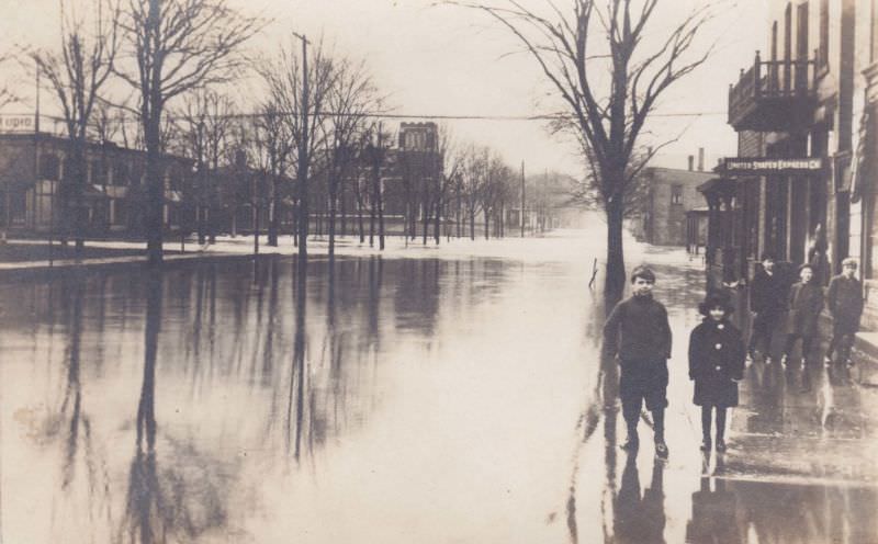 Kids pose during flood, Liebermann's bakery, Massillon, Ohio, 1913