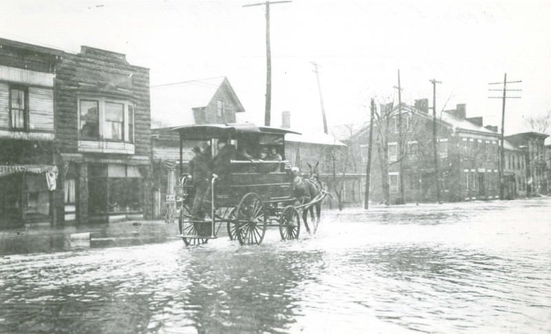 Lincoln Way West looking east from near Tuscarawas River, Massillon, Ohio, 1913
