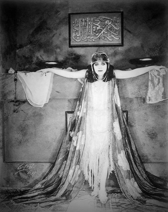 Theda Bara in the 1918 Film 'Salomé': Exploring the Actress and Her Character