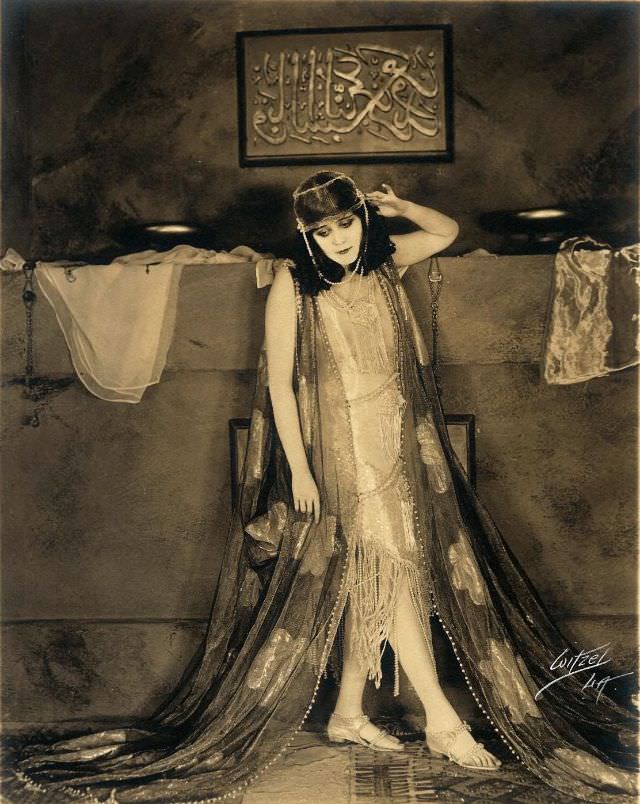 Theda Bara in the 1918 Film 'Salomé': Exploring the Actress and Her Character