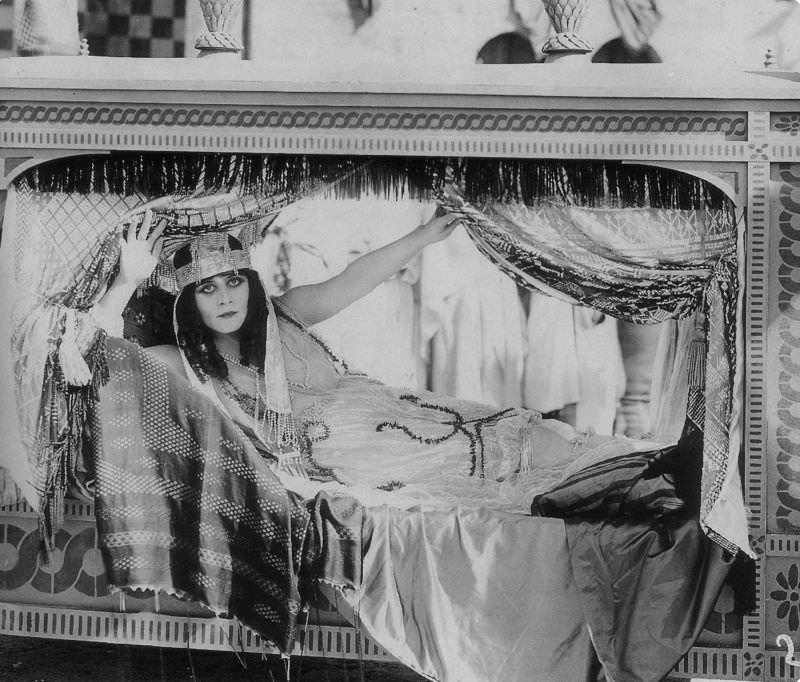 Theda Bara in the 1918 Film 'Salomé': Exploring the Actress and Her Character