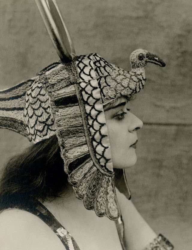 Theda Bara in the 1918 Film 'Salomé': Exploring the Actress and Her Character