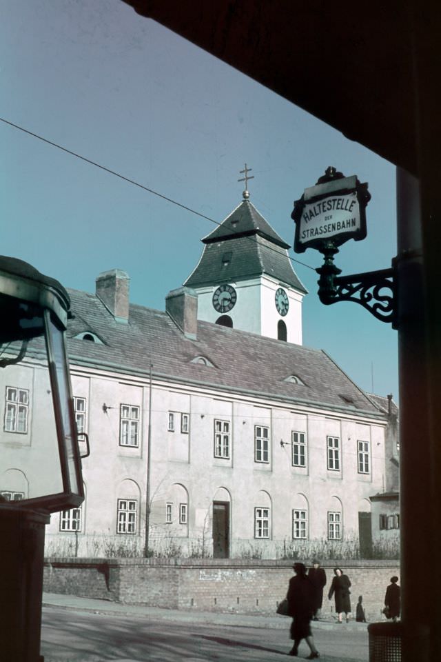 Tram stop Hasenleitengasse at the St. Laurent church, Simmering, 1950