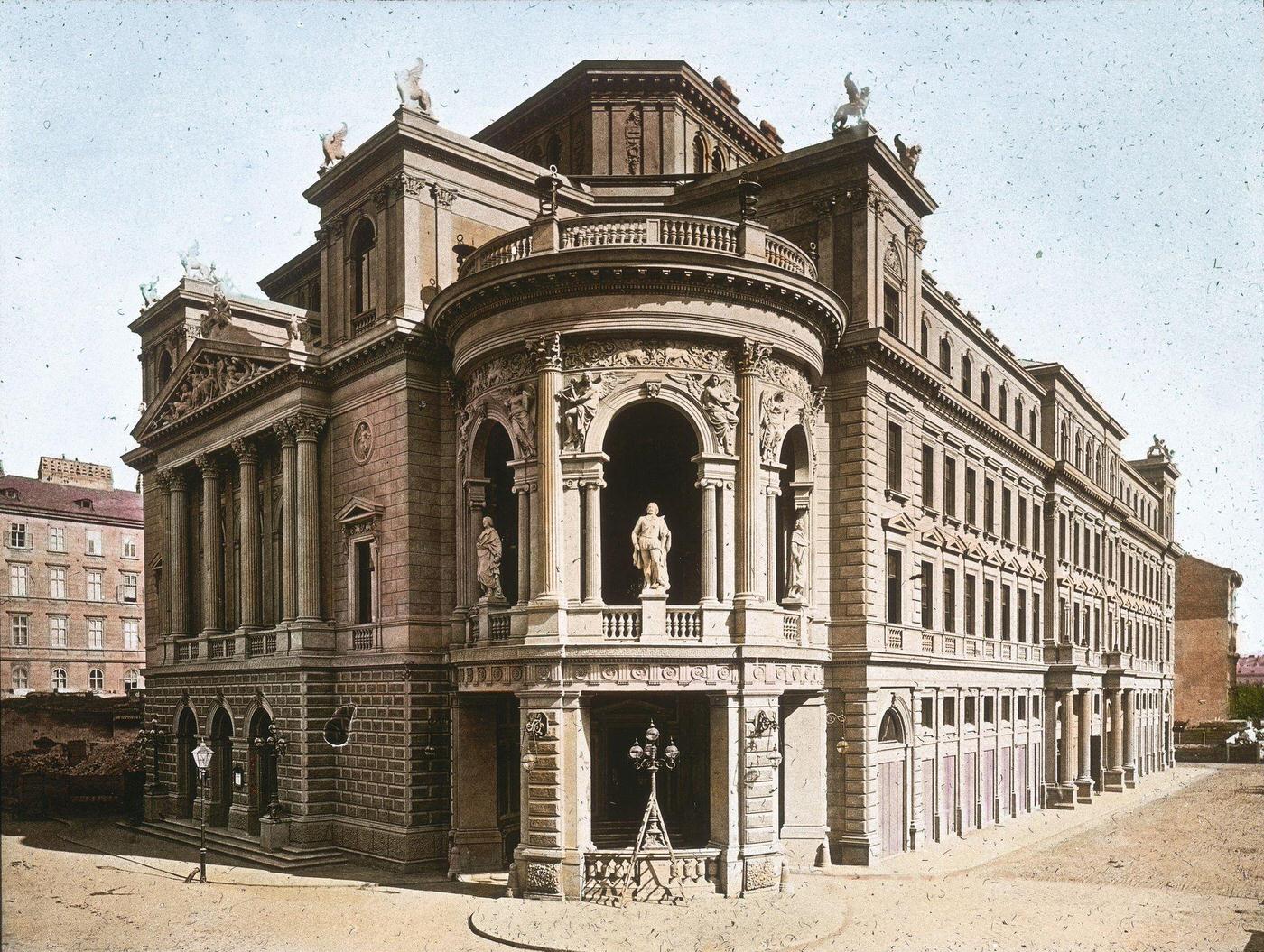 The Stadttheater, built in 1871/72, destroyed by fire in 1884, and rebuilt as the Etablissement Ronacher in 1887