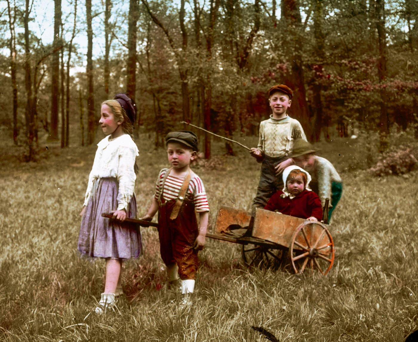 Playing children in the Viennese Prater, 1905.