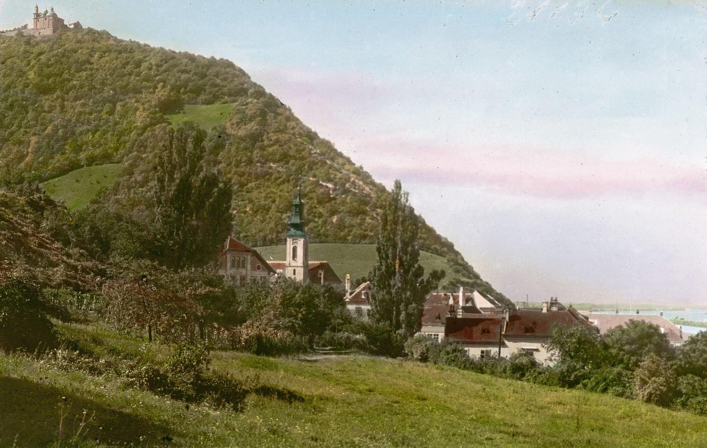 The Kahlenbergerdorf in Vienna with the church on the Leopoldsberg, 1900.